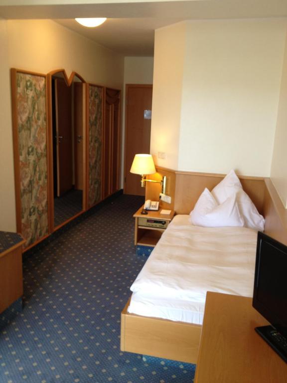 Hohenzollern Otel Bad Neuenahr-Ahrweiler Oda fotoğraf