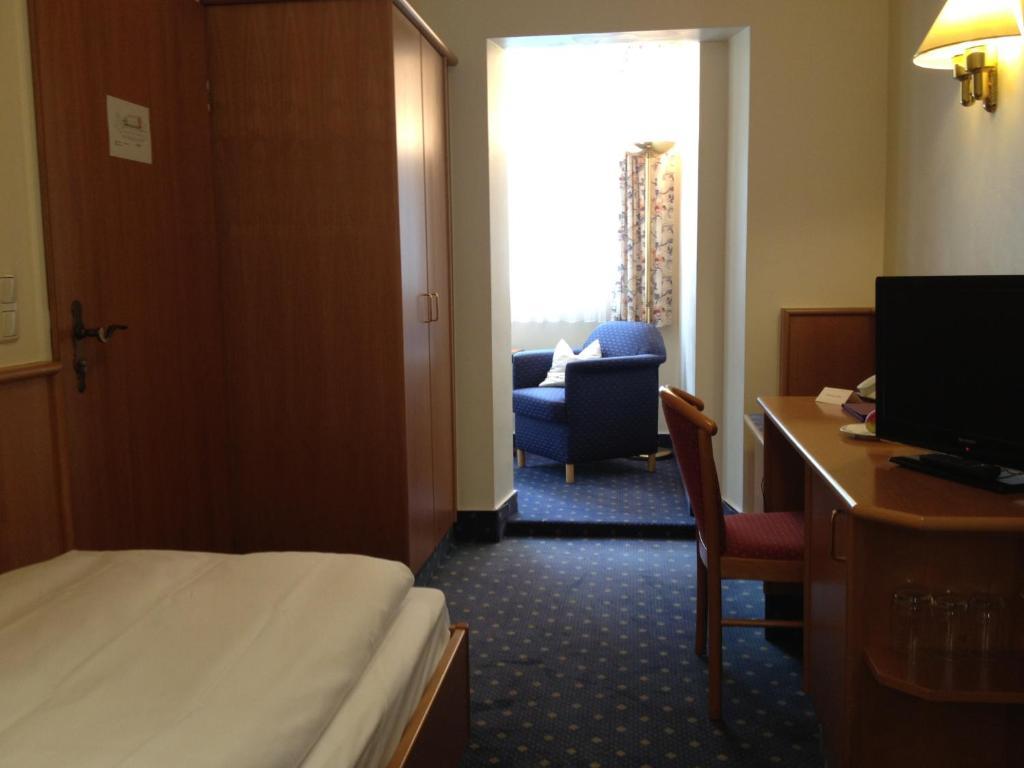 Hohenzollern Otel Bad Neuenahr-Ahrweiler Oda fotoğraf