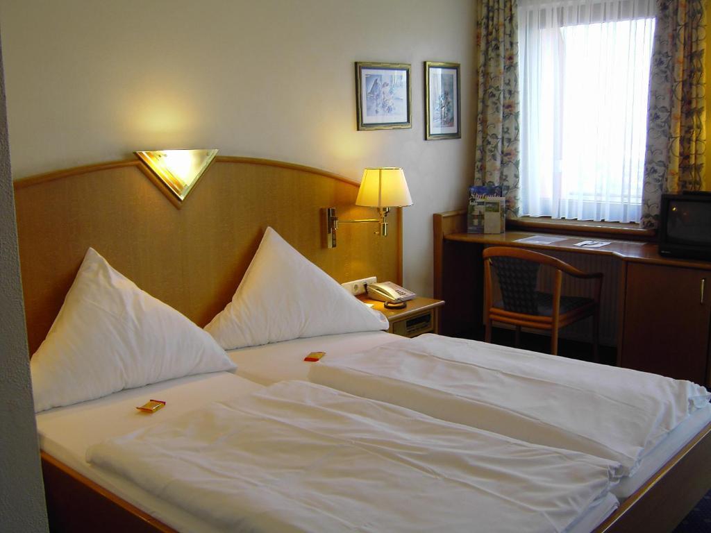 Hohenzollern Otel Bad Neuenahr-Ahrweiler Oda fotoğraf
